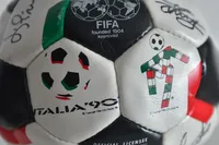 Minge World Cup 1990 semnata de Echipa Romaniei  view 2